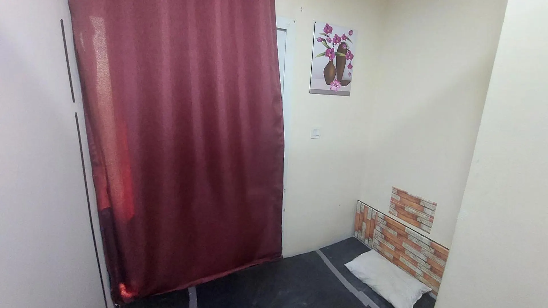 Low-Priced Budget Rooms For Rent Near Dubai Dafza 0*,